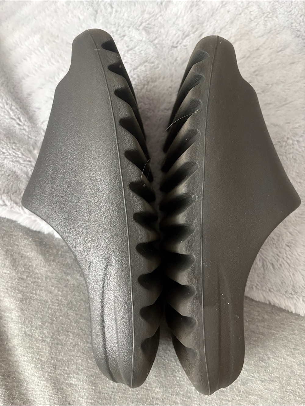 EUC Yeezy Slides Black Mens Size 8 - Picture 3 of 6